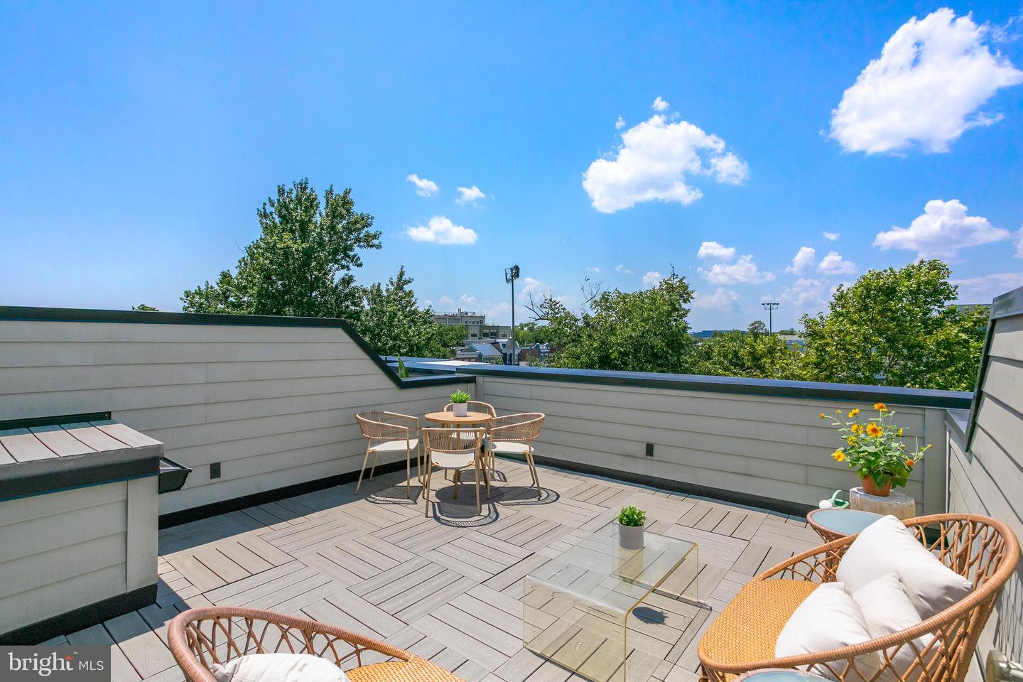 420 13TH ST SE, WASHINGTON, District Of Columbia 20003, 3 Bedrooms Bedrooms, ,4 BathroomsBathrooms,Residential,For sale,420 13TH ST SE,DCDC2210062 MLS # DCDC2210062