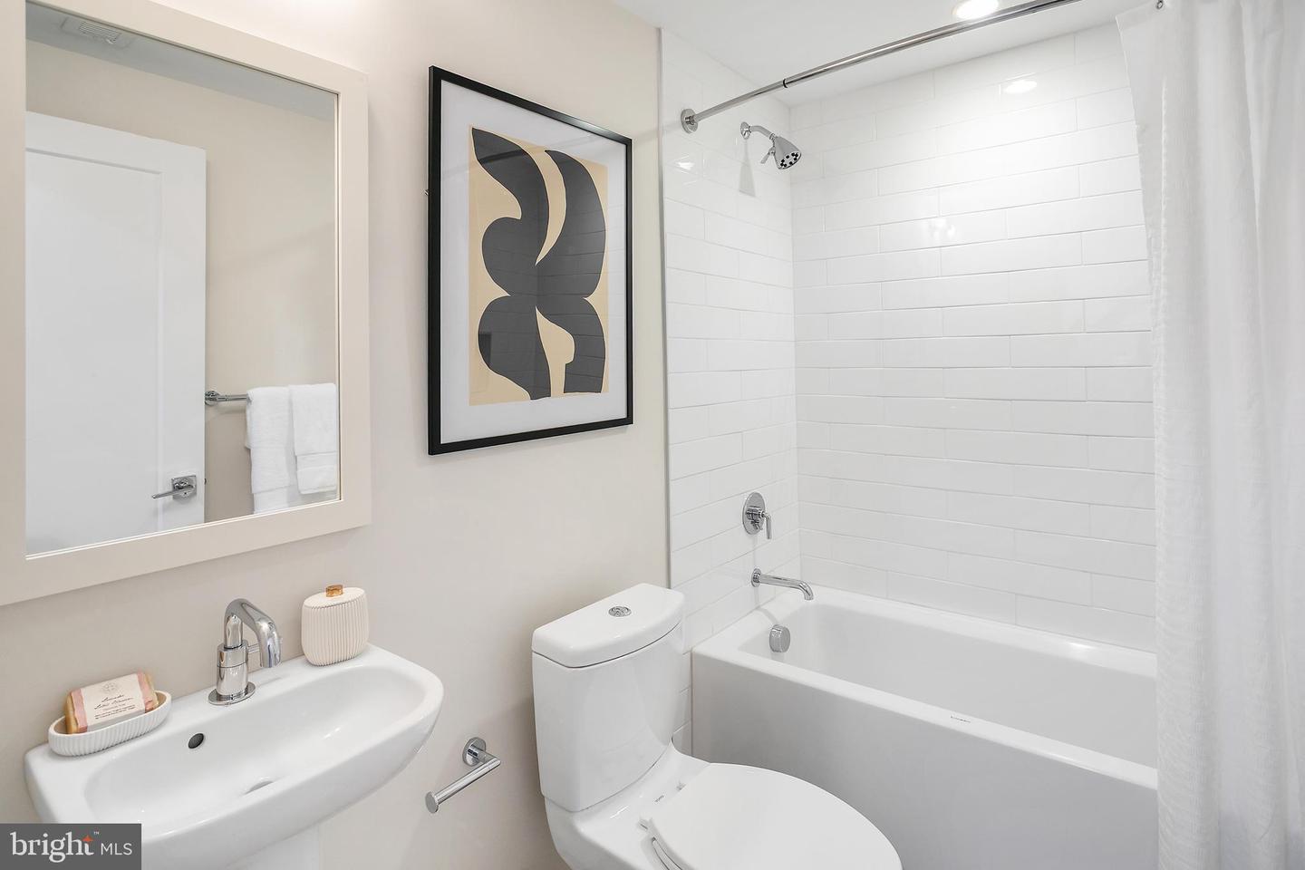 420 13TH ST SE, WASHINGTON, District Of Columbia 20003, 3 Bedrooms Bedrooms, ,4 BathroomsBathrooms,Residential,For sale,420 13TH ST SE,DCDC2210062 MLS # DCDC2210062