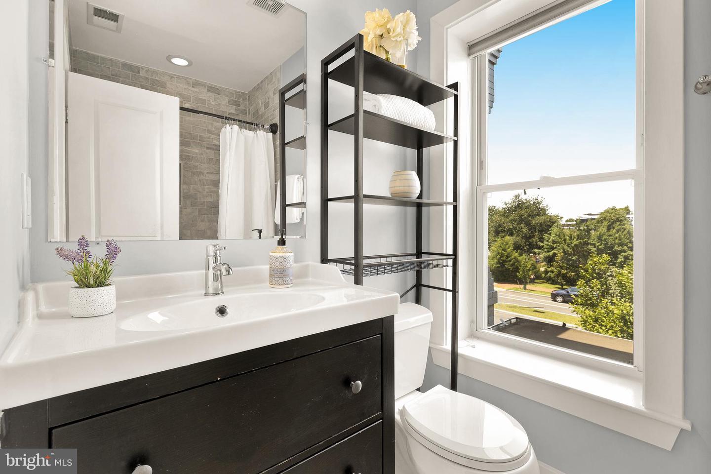 1353 MARYLAND AVE NE, WASHINGTON, District Of Columbia 20002, 3 Bedrooms Bedrooms, ,2 BathroomsBathrooms,Residential,For sale,1353 MARYLAND AVE NE,DCDC2210066 MLS # DCDC2210066