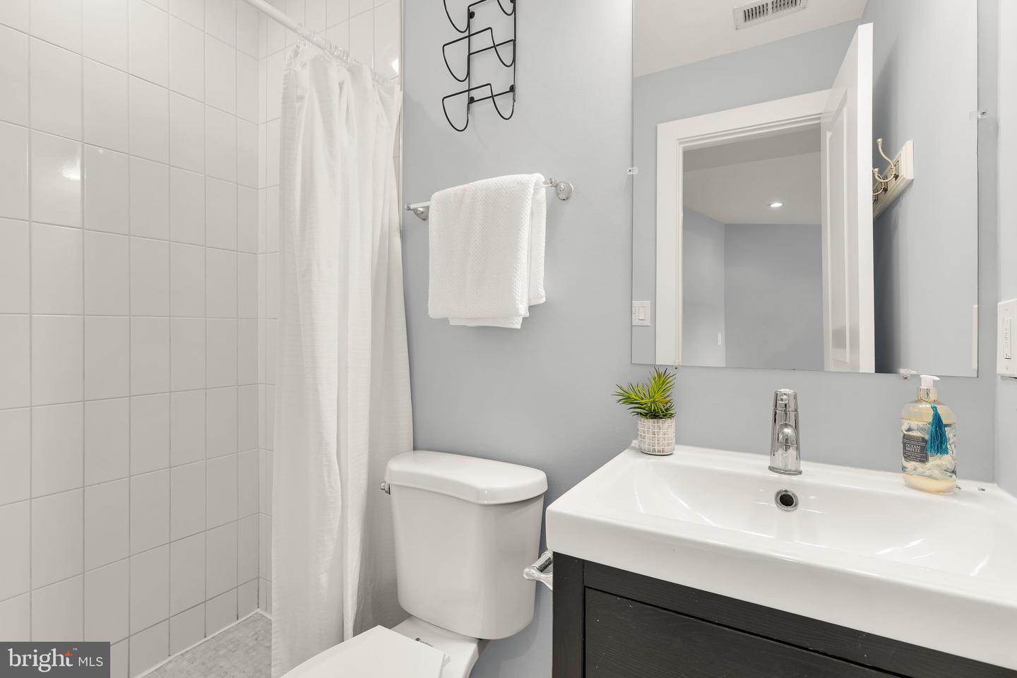 1353 MARYLAND AVE NE, WASHINGTON, District Of Columbia 20002, 3 Bedrooms Bedrooms, ,2 BathroomsBathrooms,Residential,For sale,1353 MARYLAND AVE NE,DCDC2210066 MLS # DCDC2210066