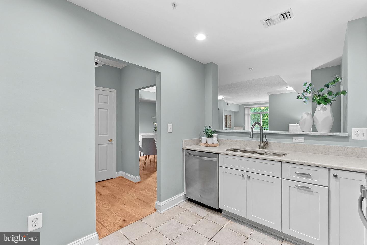 11776 STRATFORD HOUSE PL #304, RESTON, Virginia 20190, 2 Bedrooms Bedrooms, ,2 BathroomsBathrooms,Residential,For sale,11776 STRATFORD HOUSE PL #304,VAFX2255194 MLS # VAFX2255194