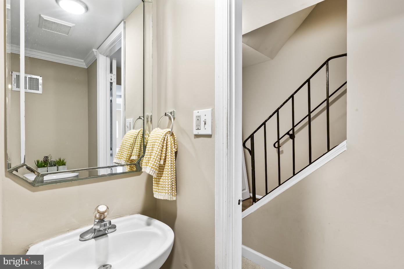 1008 TEMPLE CT, STERLING, Virginia 20164, 3 Bedrooms Bedrooms, ,2 BathroomsBathrooms,Residential,For sale,1008 TEMPLE CT,VALO2102014 MLS # VALO2102014