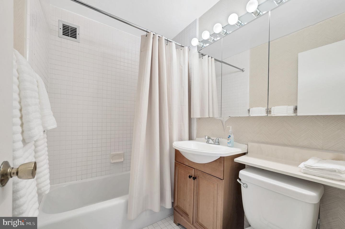 1111 ARLINGTON BLVD #646, ARLINGTON, Virginia 22209, ,1 BathroomBathrooms,Residential,For sale,1111 ARLINGTON BLVD #646,VAAR2060672 MLS # VAAR2060672