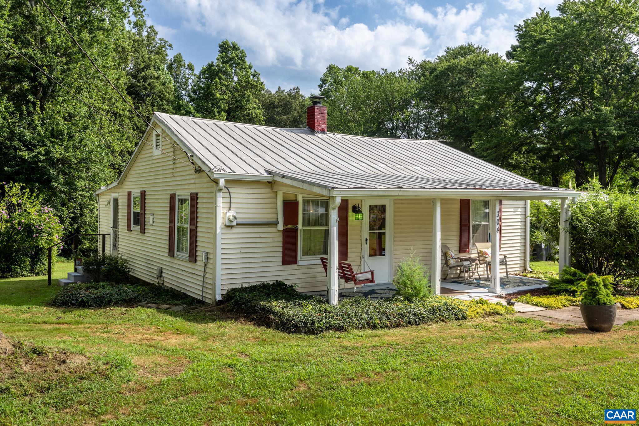 304 MARTIN KINGS RD, CHARLOTTESVILLE, Virginia 22902, 2 Bedrooms Bedrooms, ,1 BathroomBathrooms,Residential,304 MARTIN KINGS RD,666529 MLS # 666529