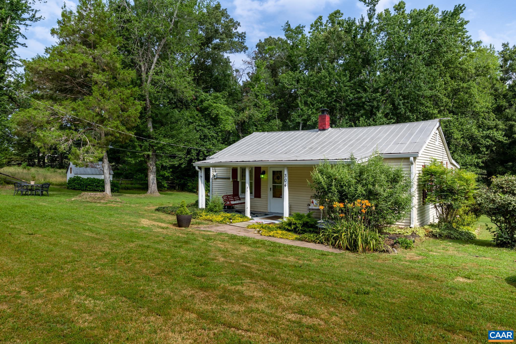 304 MARTIN KINGS RD, CHARLOTTESVILLE, Virginia 22902, 2 Bedrooms Bedrooms, ,1 BathroomBathrooms,Residential,304 MARTIN KINGS RD,666529 MLS # 666529