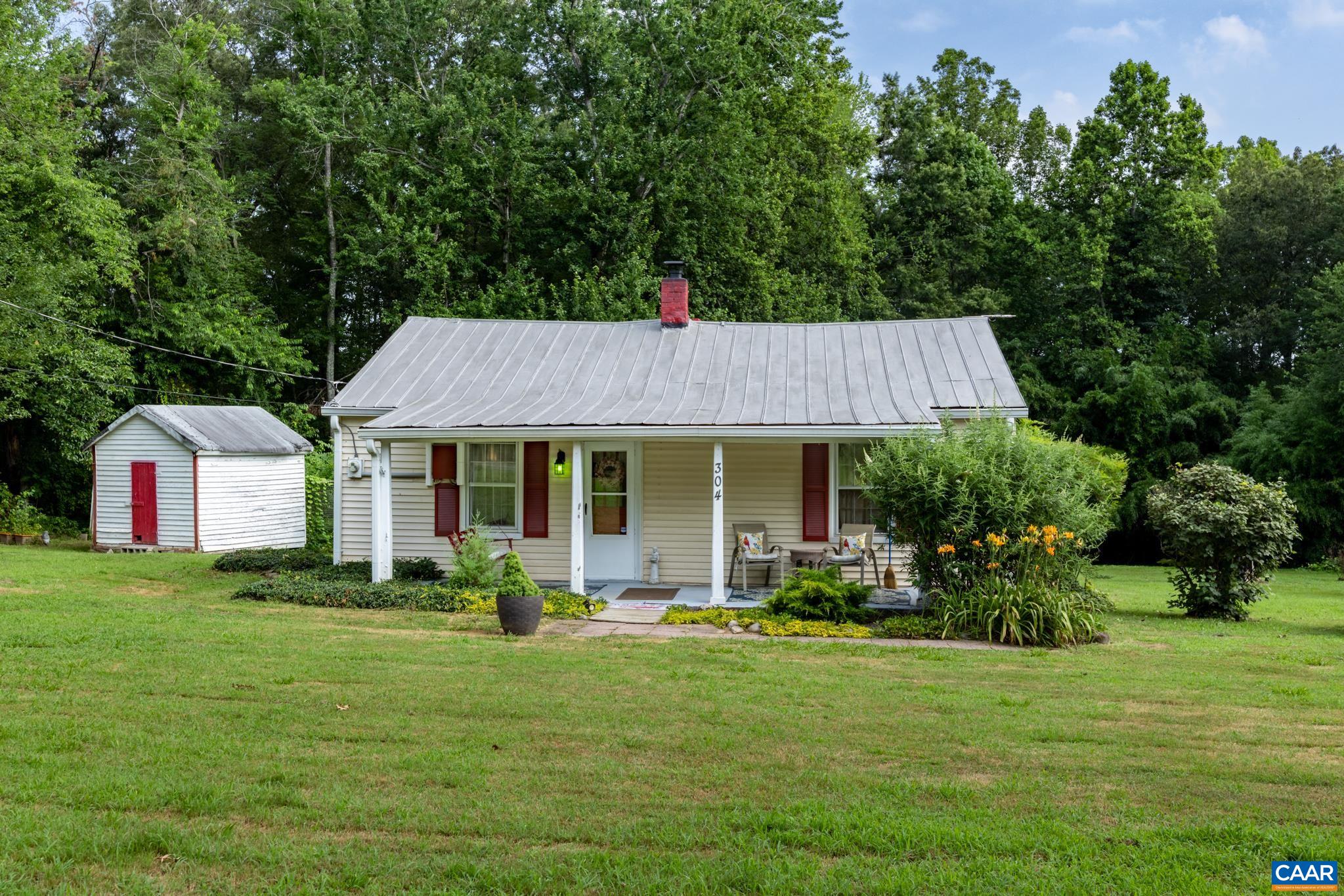 304 MARTIN KINGS RD, CHARLOTTESVILLE, Virginia 22902, 2 Bedrooms Bedrooms, ,1 BathroomBathrooms,Residential,304 MARTIN KINGS RD,666529 MLS # 666529