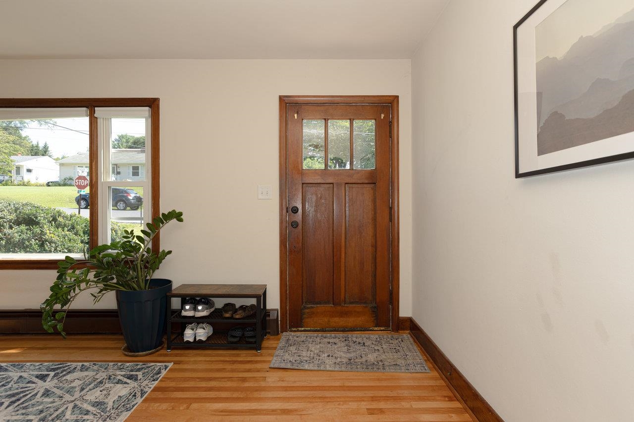 122 FRASER LN, STAUNTON, Virginia 24401, 2 Bedrooms Bedrooms, ,1 BathroomBathrooms,Residential,122 FRASER LN,666673 MLS # 666673