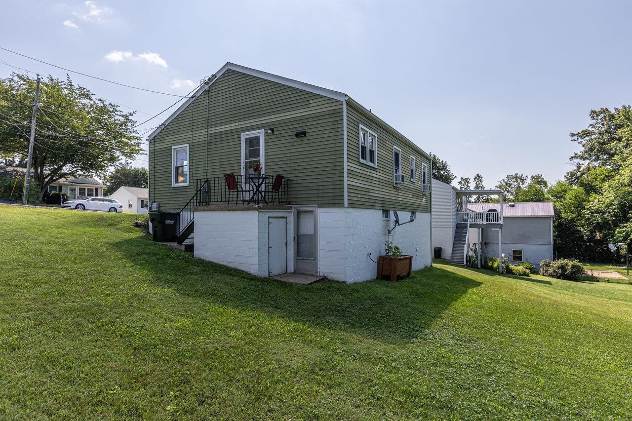 122 FRASER LN, STAUNTON, Virginia 24401, 2 Bedrooms Bedrooms, ,1 BathroomBathrooms,Residential,122 FRASER LN,666673 MLS # 666673