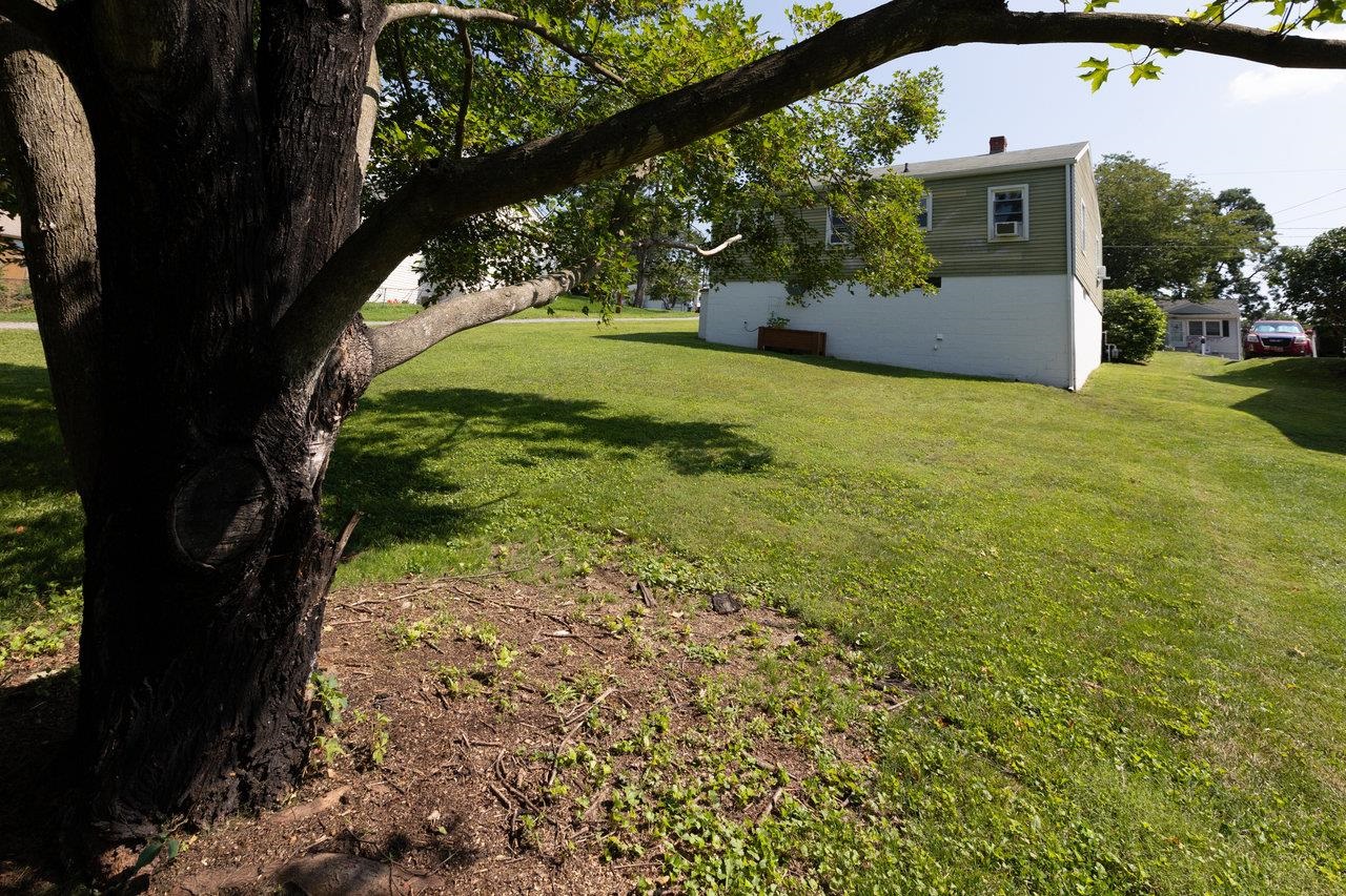 122 FRASER LN, STAUNTON, Virginia 24401, 2 Bedrooms Bedrooms, ,1 BathroomBathrooms,Residential,122 FRASER LN,666673 MLS # 666673