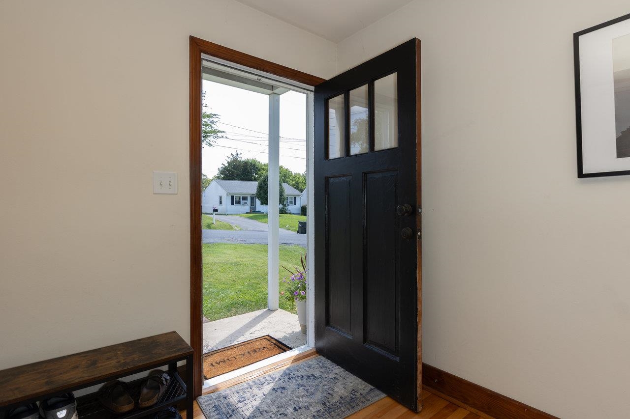 122 FRASER LN, STAUNTON, Virginia 24401, 2 Bedrooms Bedrooms, ,1 BathroomBathrooms,Residential,122 FRASER LN,666673 MLS # 666673