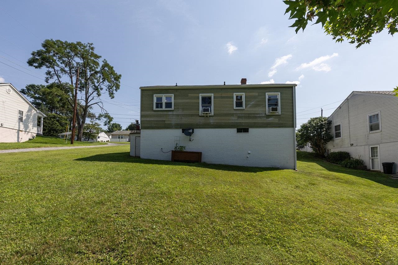 122 FRASER LN, STAUNTON, Virginia 24401, 2 Bedrooms Bedrooms, ,1 BathroomBathrooms,Residential,122 FRASER LN,666673 MLS # 666673