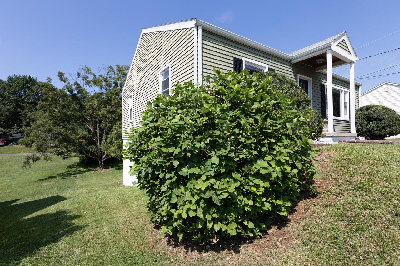122 FRASER LN, STAUNTON, Virginia 24401, 2 Bedrooms Bedrooms, ,1 BathroomBathrooms,Residential,122 FRASER LN,666673 MLS # 666673