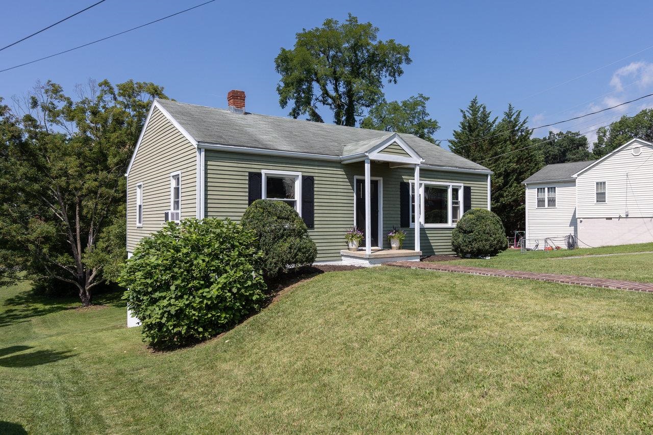 122 FRASER LN, STAUNTON, Virginia 24401, 2 Bedrooms Bedrooms, ,1 BathroomBathrooms,Residential,122 FRASER LN,666673 MLS # 666673