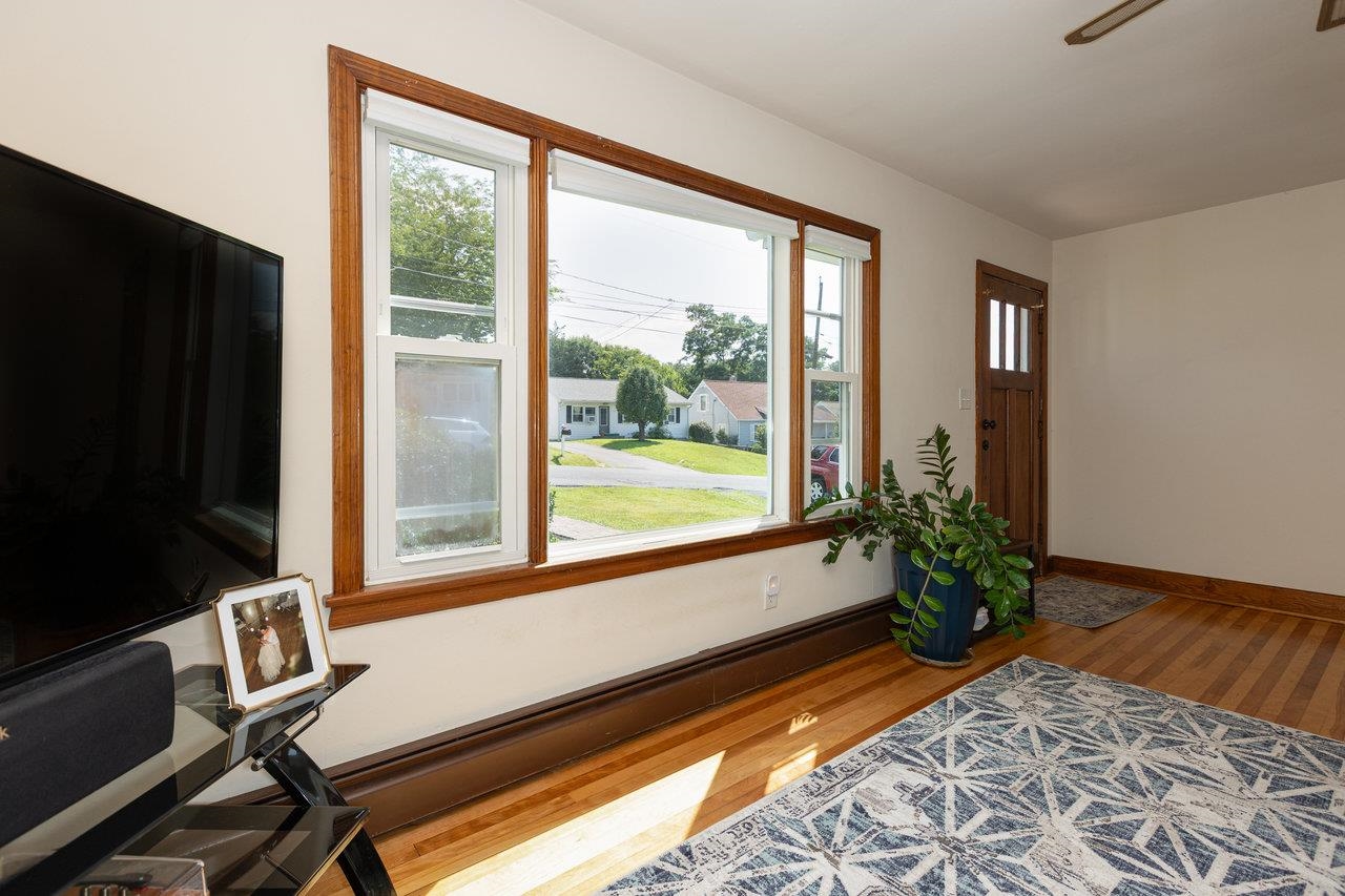 122 FRASER LN, STAUNTON, Virginia 24401, 2 Bedrooms Bedrooms, ,1 BathroomBathrooms,Residential,122 FRASER LN,666673 MLS # 666673