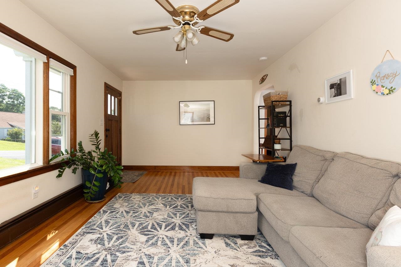 122 FRASER LN, STAUNTON, Virginia 24401, 2 Bedrooms Bedrooms, ,1 BathroomBathrooms,Residential,122 FRASER LN,666673 MLS # 666673