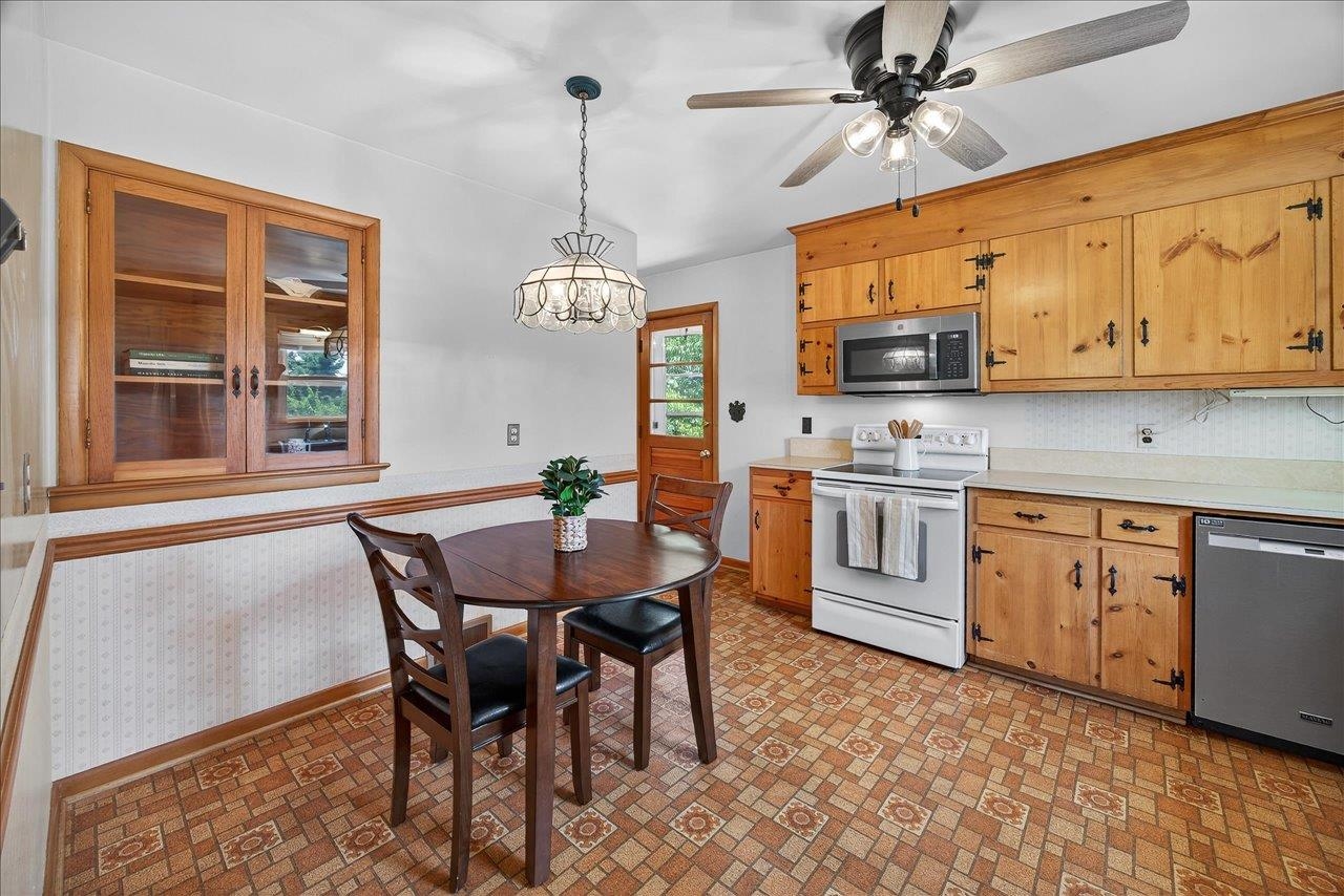 2421 MT VERNON ST, WAYNESBORO, Virginia 22980, 4 Bedrooms Bedrooms, ,2 BathroomsBathrooms,Residential,2421 MT VERNON ST,666675 MLS # 666675