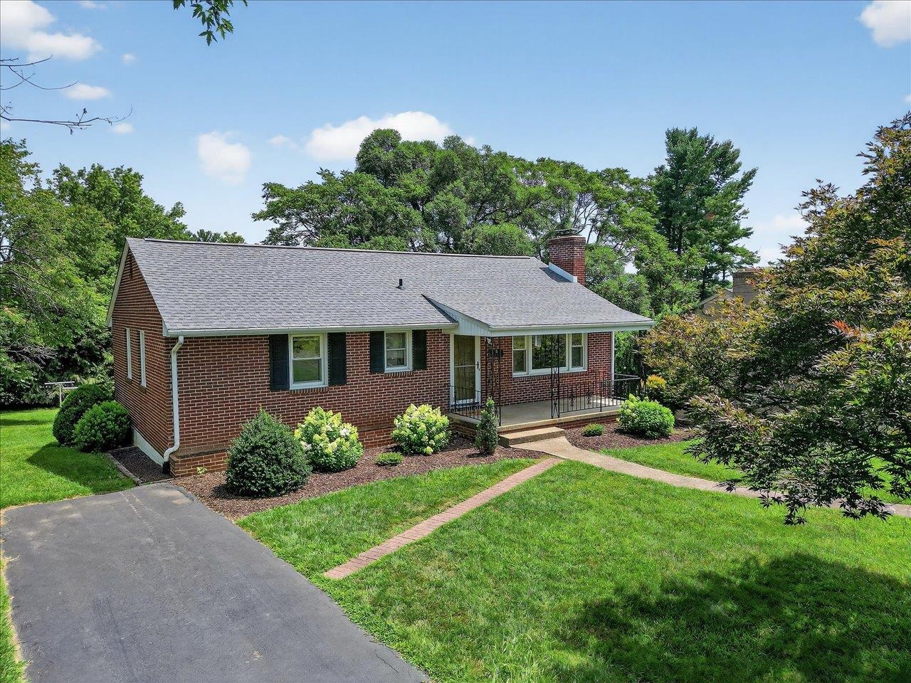 2421 MT VERNON ST, WAYNESBORO, Virginia 22980, 4 Bedrooms Bedrooms, ,2 BathroomsBathrooms,Residential,2421 MT VERNON ST,666675 MLS # 666675