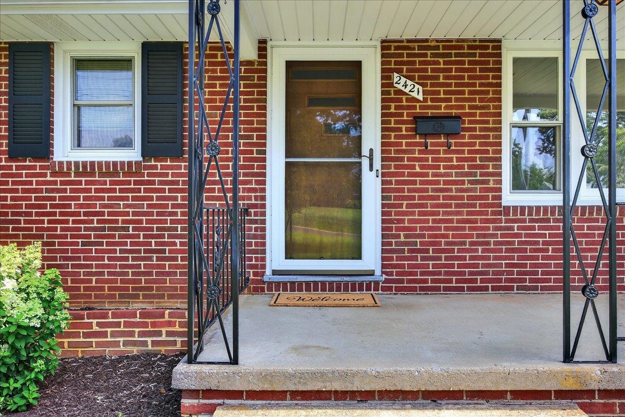 2421 MT VERNON ST, WAYNESBORO, Virginia 22980, 4 Bedrooms Bedrooms, ,2 BathroomsBathrooms,Residential,2421 MT VERNON ST,666675 MLS # 666675
