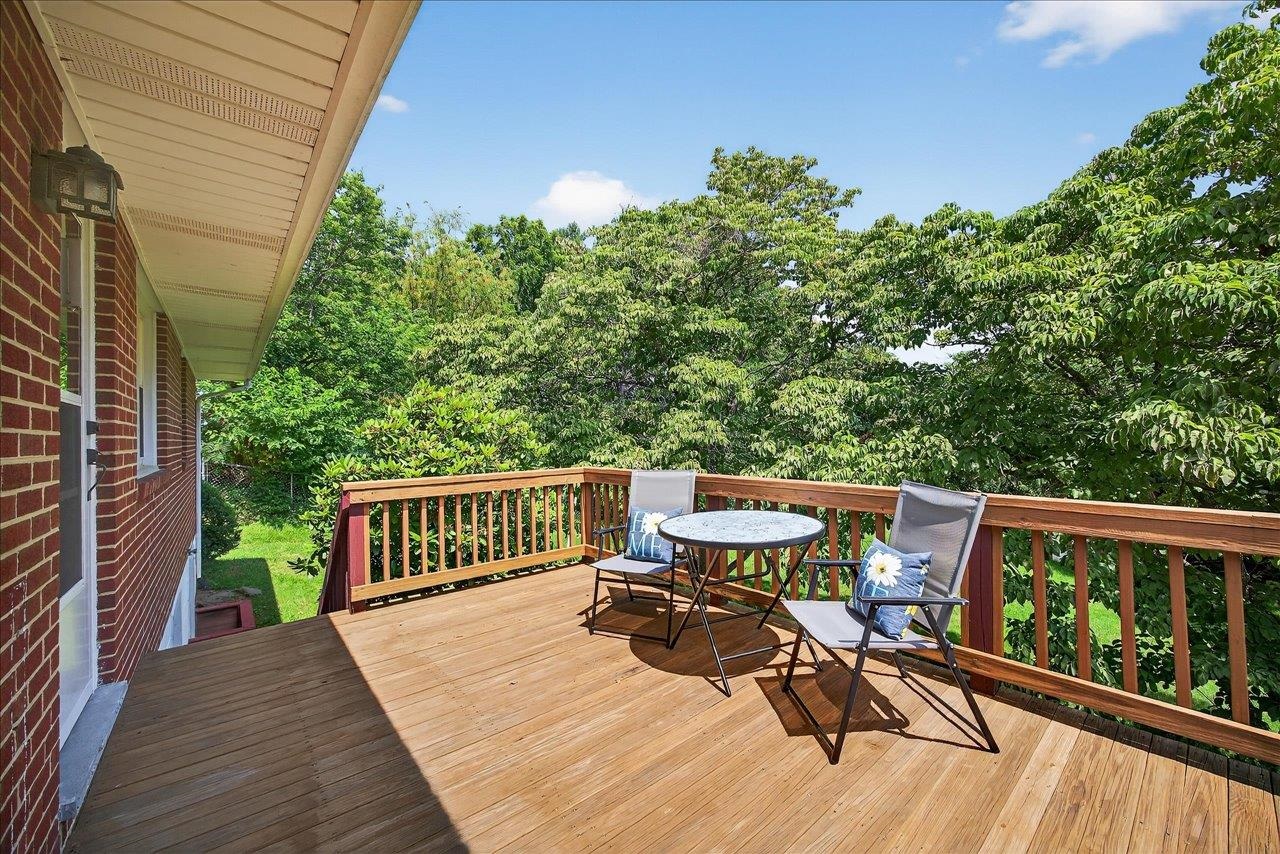 2421 MT VERNON ST, WAYNESBORO, Virginia 22980, 4 Bedrooms Bedrooms, ,2 BathroomsBathrooms,Residential,2421 MT VERNON ST,666675 MLS # 666675