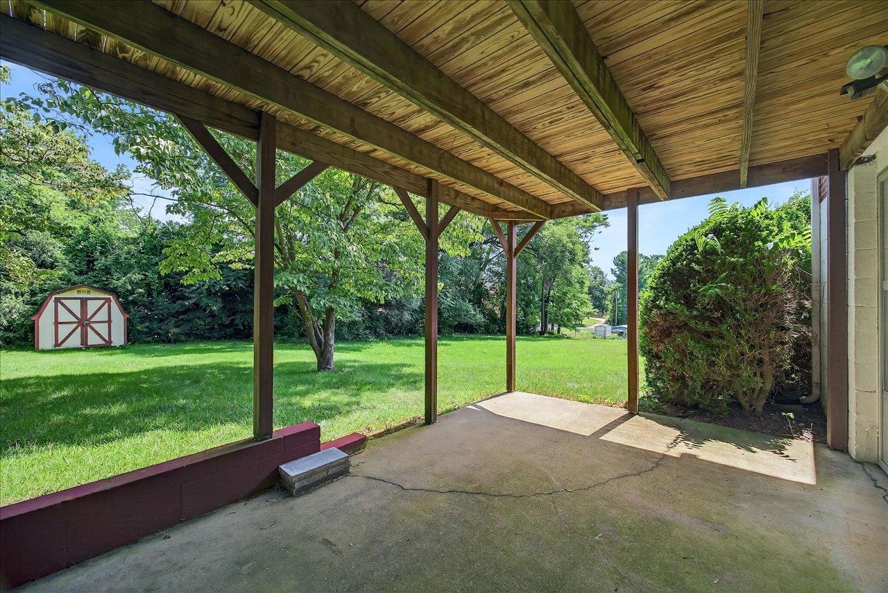 2421 MT VERNON ST, WAYNESBORO, Virginia 22980, 4 Bedrooms Bedrooms, ,2 BathroomsBathrooms,Residential,2421 MT VERNON ST,666675 MLS # 666675