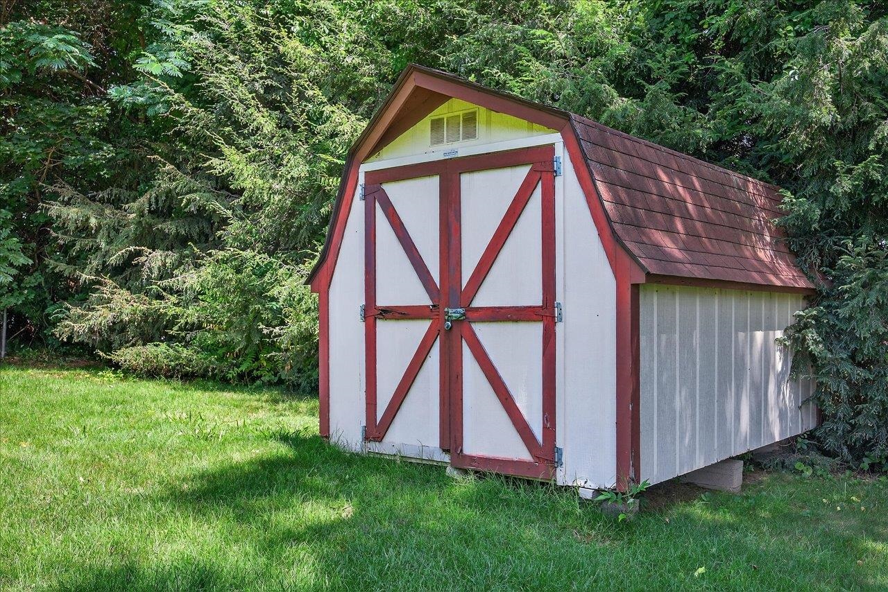 2421 MT VERNON ST, WAYNESBORO, Virginia 22980, 4 Bedrooms Bedrooms, ,2 BathroomsBathrooms,Residential,2421 MT VERNON ST,666675 MLS # 666675
