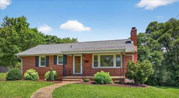 2421 MT VERNON ST, WAYNESBORO, Virginia 22980, 4 Bedrooms Bedrooms, ,2 BathroomsBathrooms,Residential,2421 MT VERNON ST,666675 MLS # 666675
