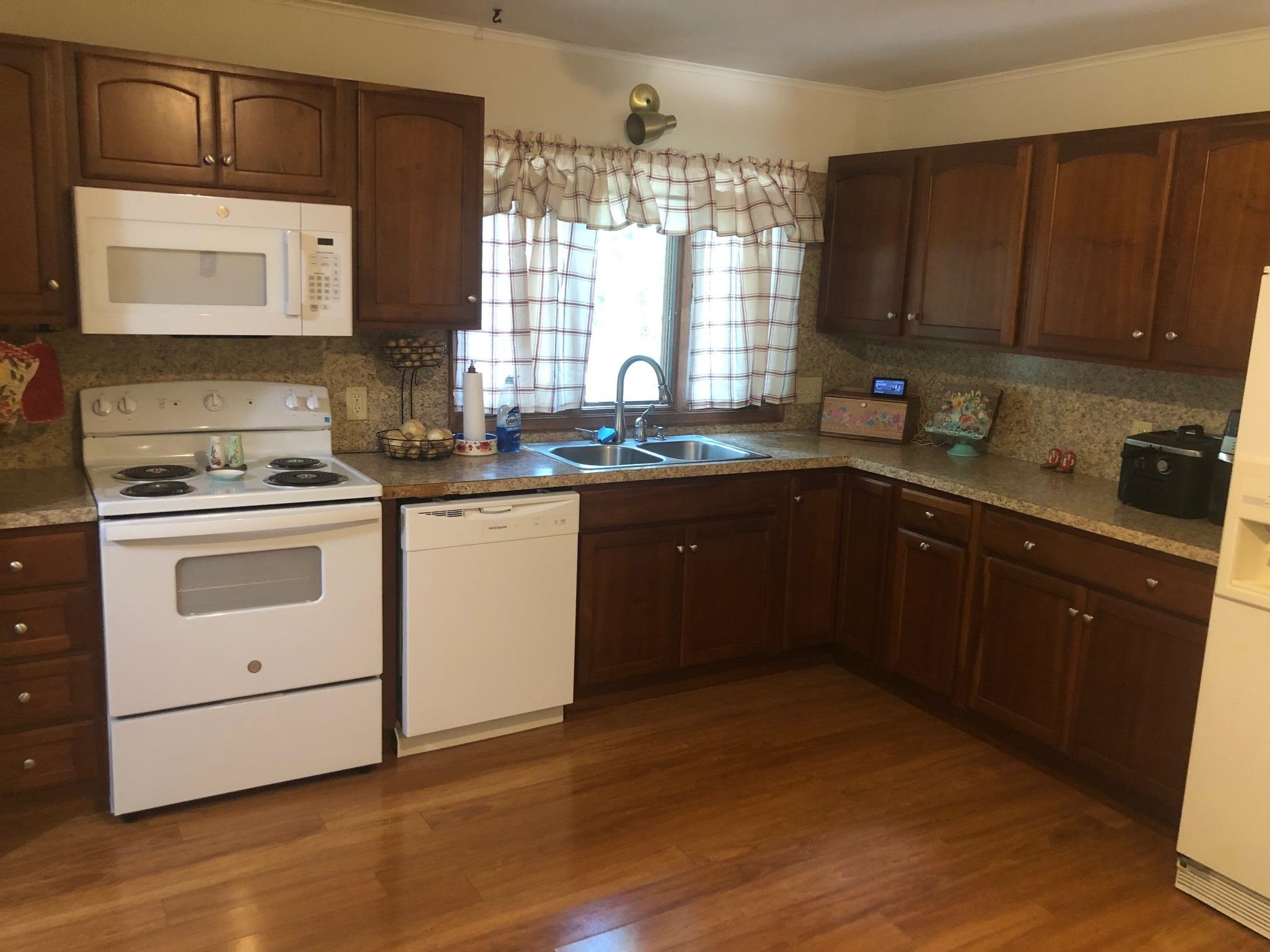 109 COOPER DR, STUARTS DRAFT, Virginia 24477, 4 Bedrooms Bedrooms, ,2 BathroomsBathrooms,Residential,Thompson,109 COOPER DR,666676 MLS # 666676