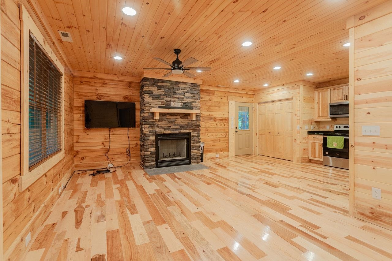 561 RIVER VIEW DR, SHENANDOAH, Virginia 22849, 2 Bedrooms Bedrooms, ,1 BathroomBathrooms,Residential,561 RIVER VIEW DR,666677 MLS # 666677