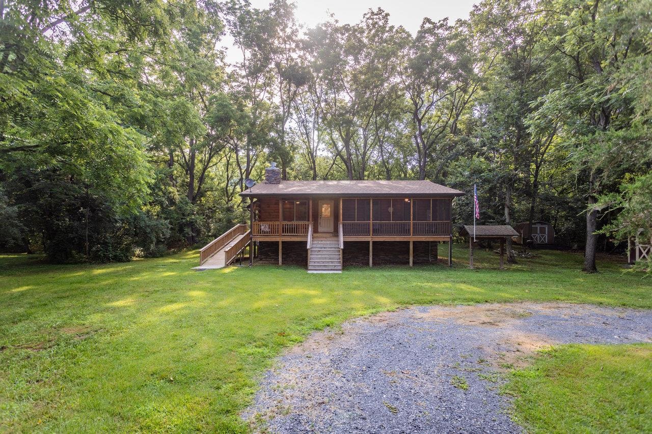 561 RIVER VIEW DR, SHENANDOAH, Virginia 22849, 2 Bedrooms Bedrooms, ,1 BathroomBathrooms,Residential,561 RIVER VIEW DR,666677 MLS # 666677