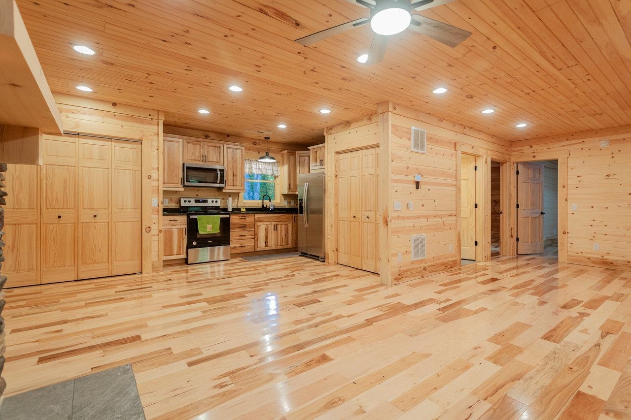 561 RIVER VIEW DR, SHENANDOAH, Virginia 22849, 2 Bedrooms Bedrooms, ,1 BathroomBathrooms,Residential,561 RIVER VIEW DR,666677 MLS # 666677