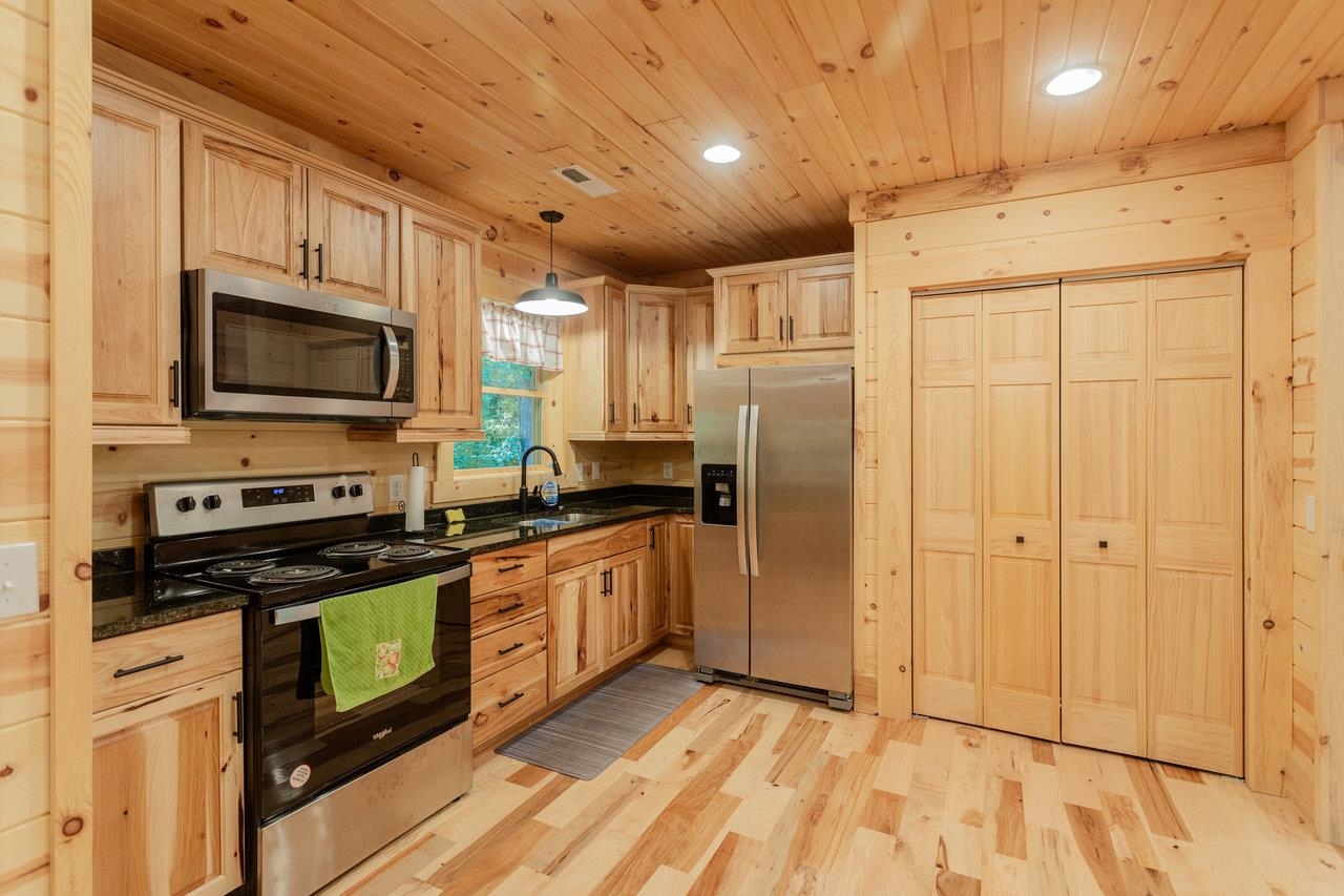 561 RIVER VIEW DR, SHENANDOAH, Virginia 22849, 2 Bedrooms Bedrooms, ,1 BathroomBathrooms,Residential,561 RIVER VIEW DR,666677 MLS # 666677