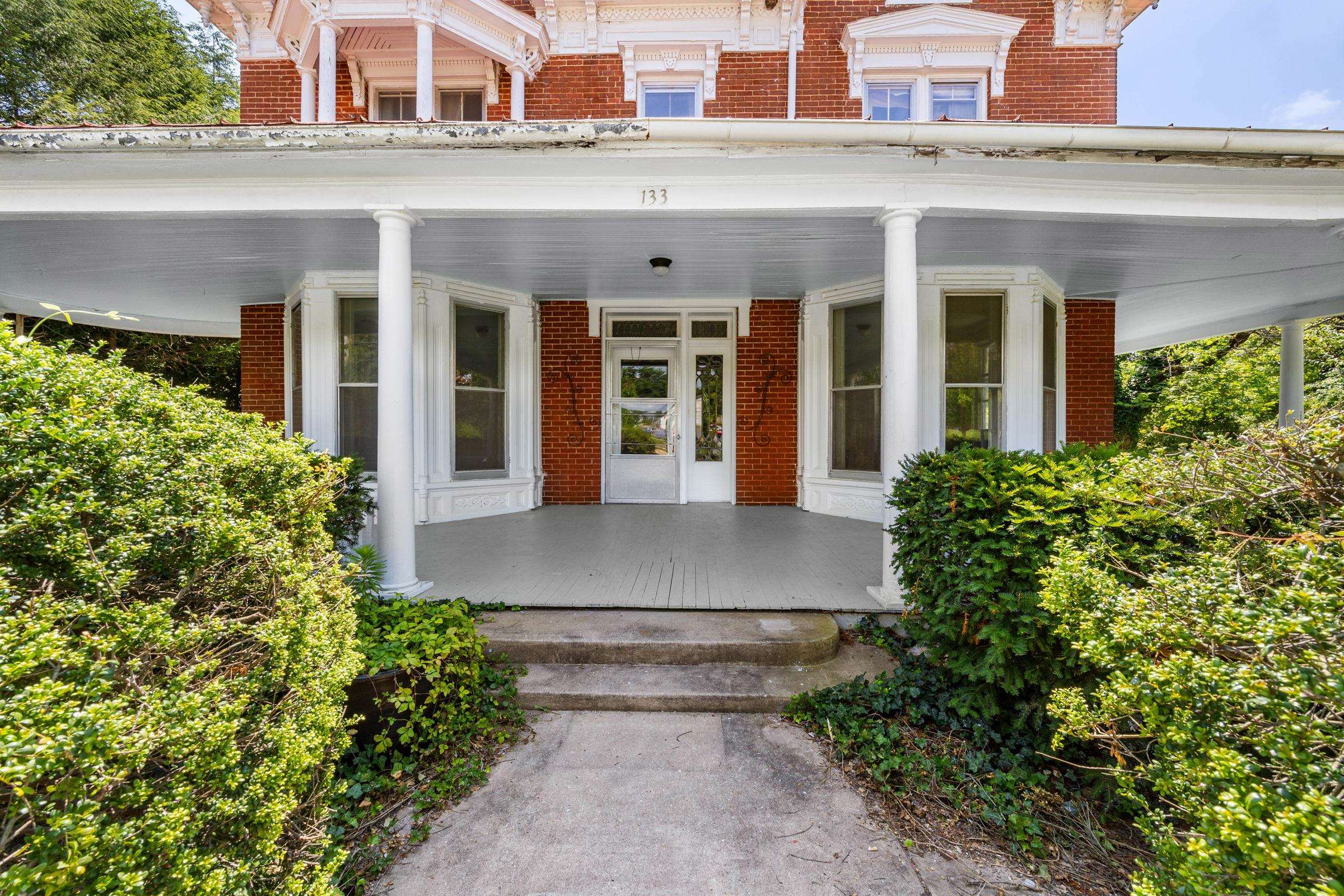 133 S MUHLENBERG ST, WOODSTOCK, Virginia 22664, 5 Bedrooms Bedrooms, ,3 BathroomsBathrooms,Residential,133 S MUHLENBERG ST,666678 MLS # 666678