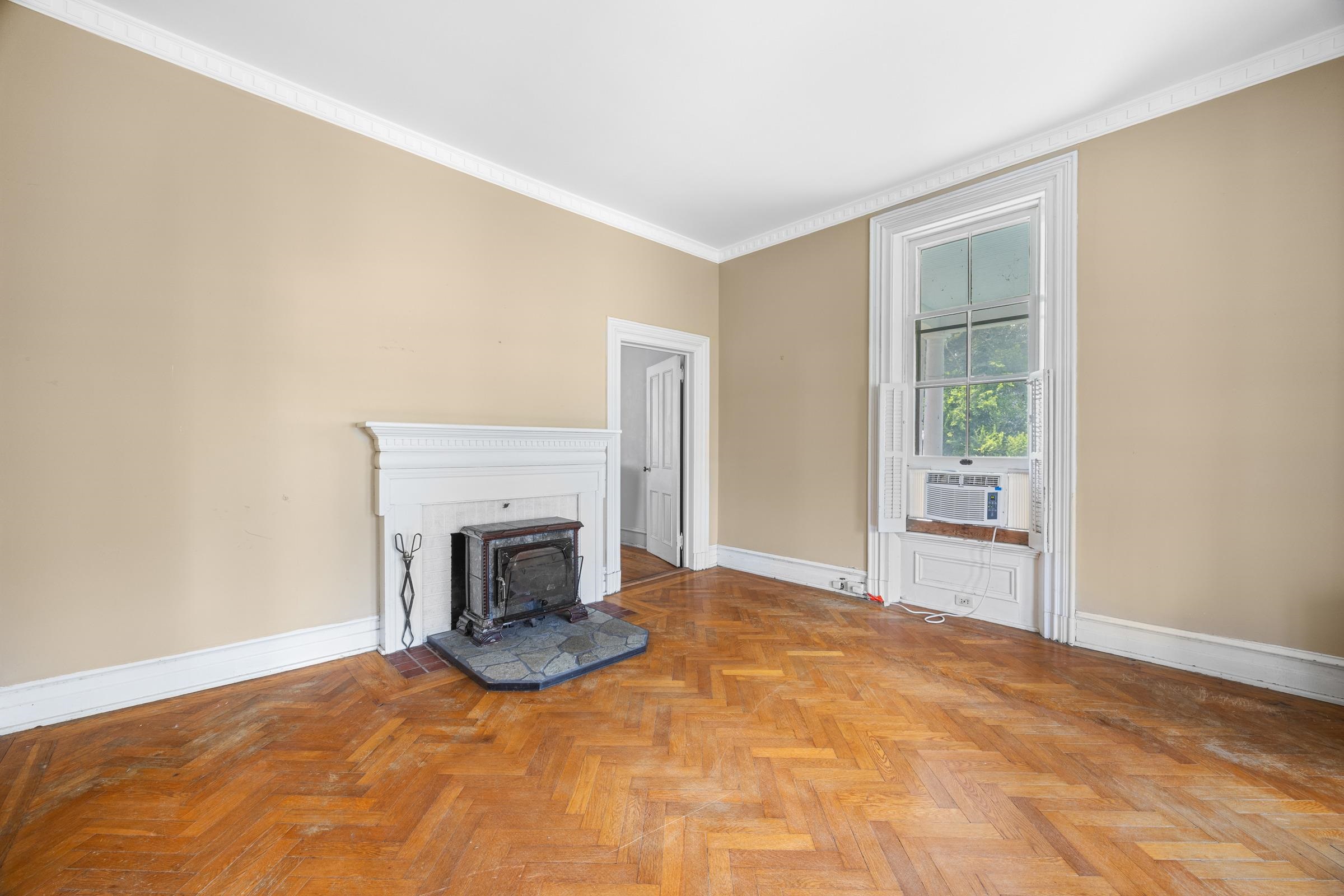 133 S MUHLENBERG ST, WOODSTOCK, Virginia 22664, 5 Bedrooms Bedrooms, ,3 BathroomsBathrooms,Residential,133 S MUHLENBERG ST,666678 MLS # 666678