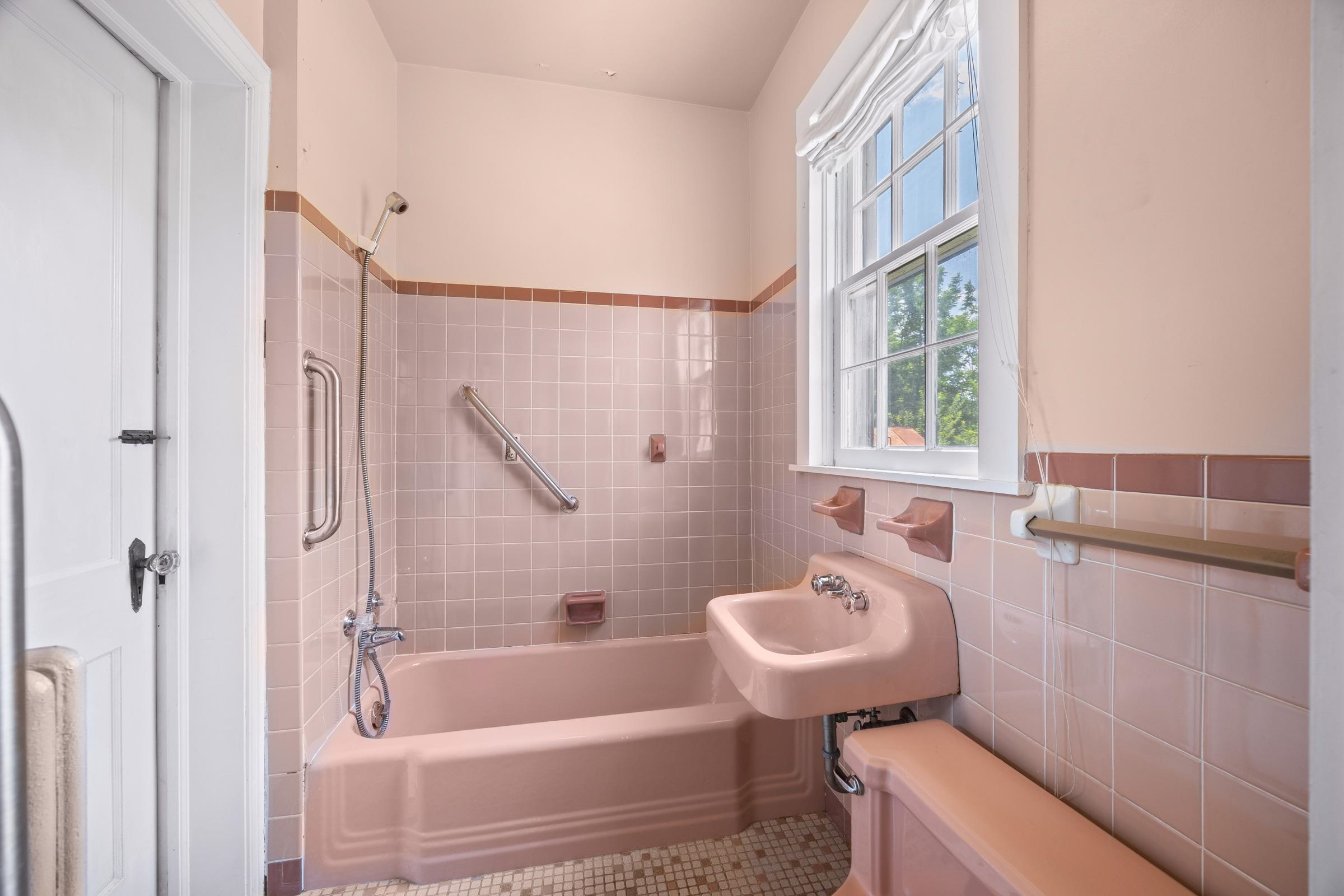 133 S MUHLENBERG ST, WOODSTOCK, Virginia 22664, 5 Bedrooms Bedrooms, ,3 BathroomsBathrooms,Residential,133 S MUHLENBERG ST,666678 MLS # 666678