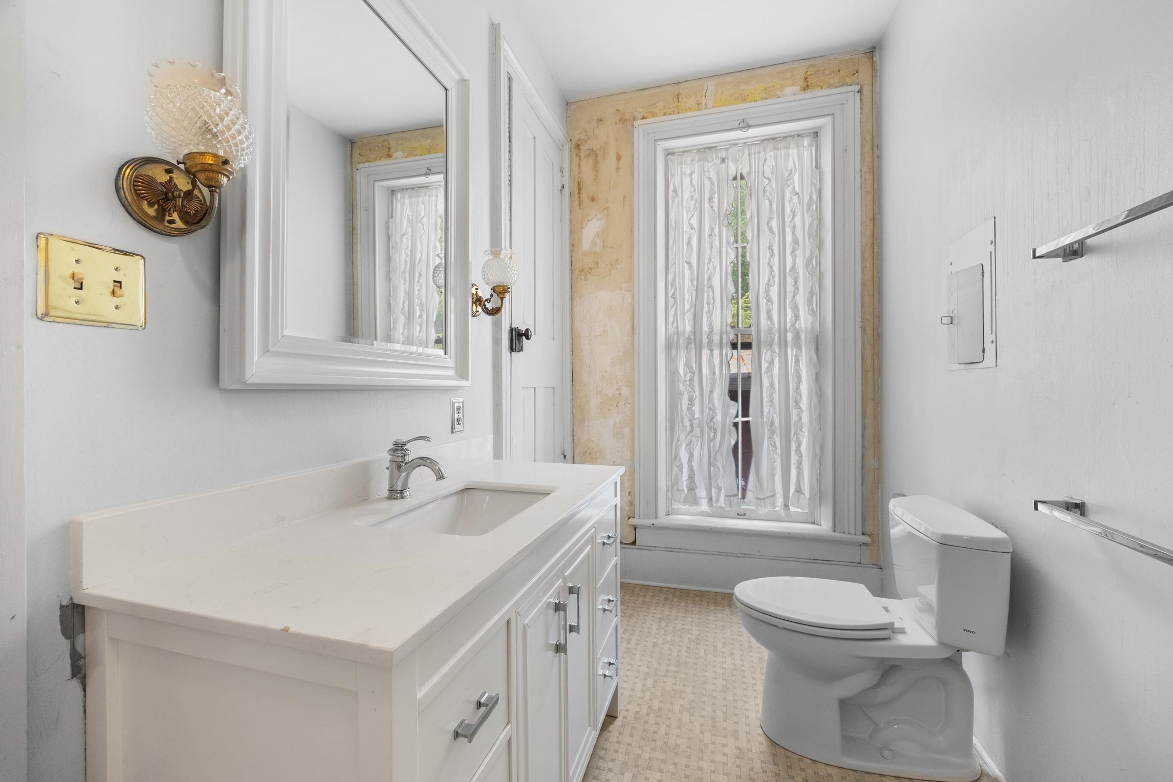 133 S MUHLENBERG ST, WOODSTOCK, Virginia 22664, 5 Bedrooms Bedrooms, ,3 BathroomsBathrooms,Residential,133 S MUHLENBERG ST,666678 MLS # 666678