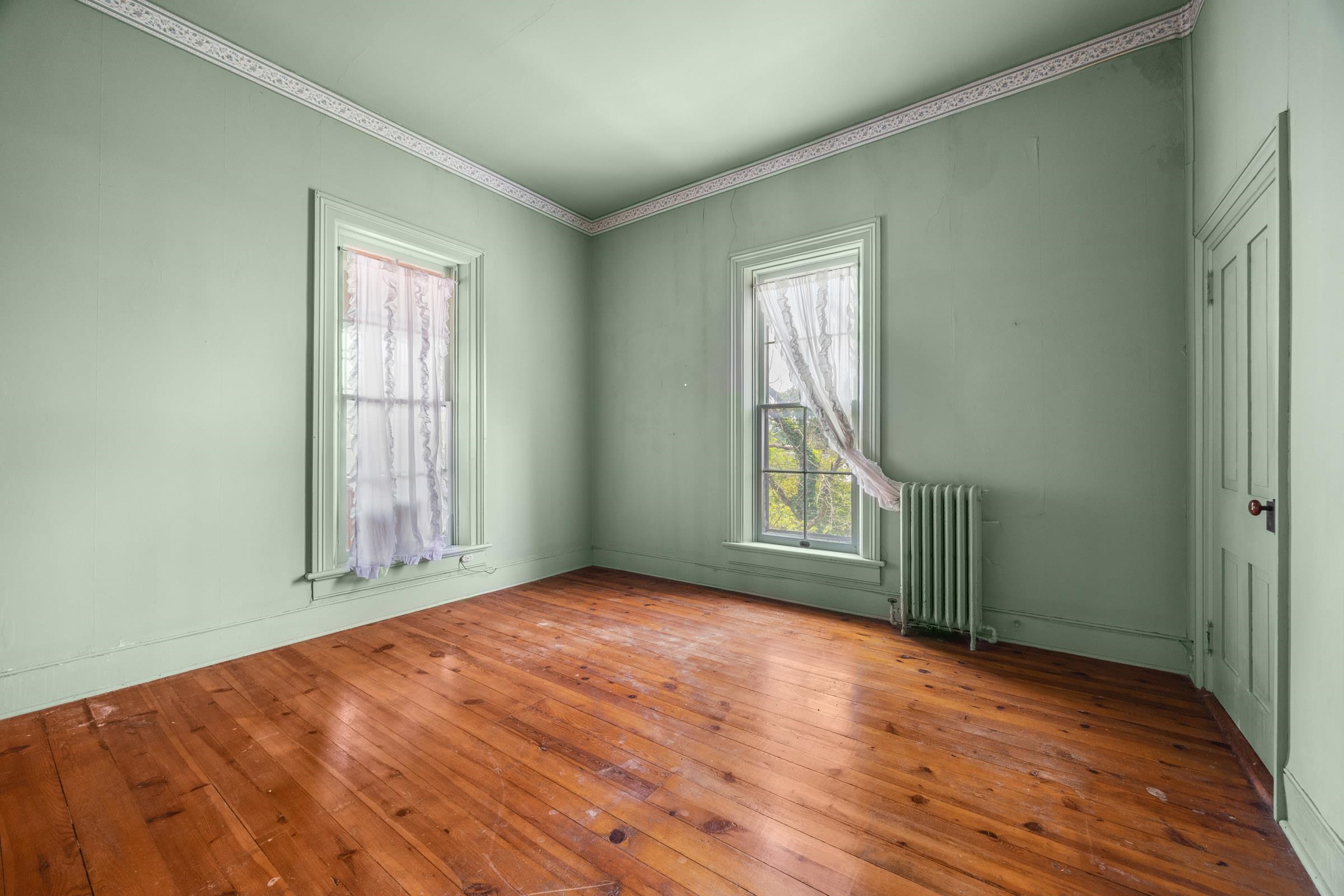 133 S MUHLENBERG ST, WOODSTOCK, Virginia 22664, 5 Bedrooms Bedrooms, ,3 BathroomsBathrooms,Residential,133 S MUHLENBERG ST,666678 MLS # 666678