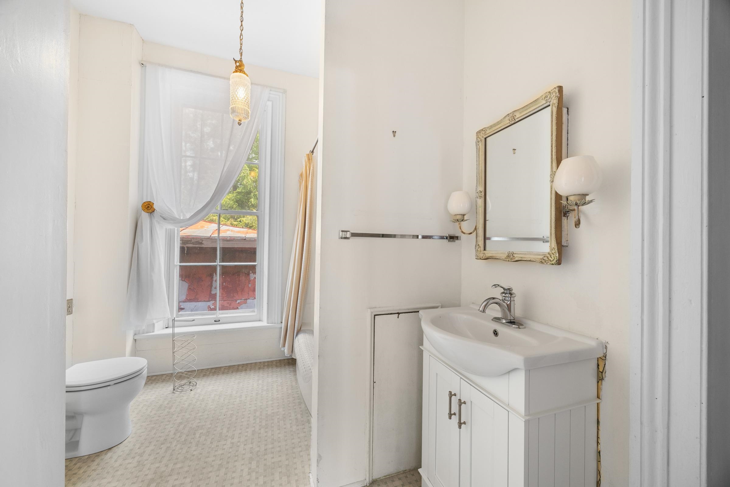 133 S MUHLENBERG ST, WOODSTOCK, Virginia 22664, 5 Bedrooms Bedrooms, ,3 BathroomsBathrooms,Residential,133 S MUHLENBERG ST,666678 MLS # 666678
