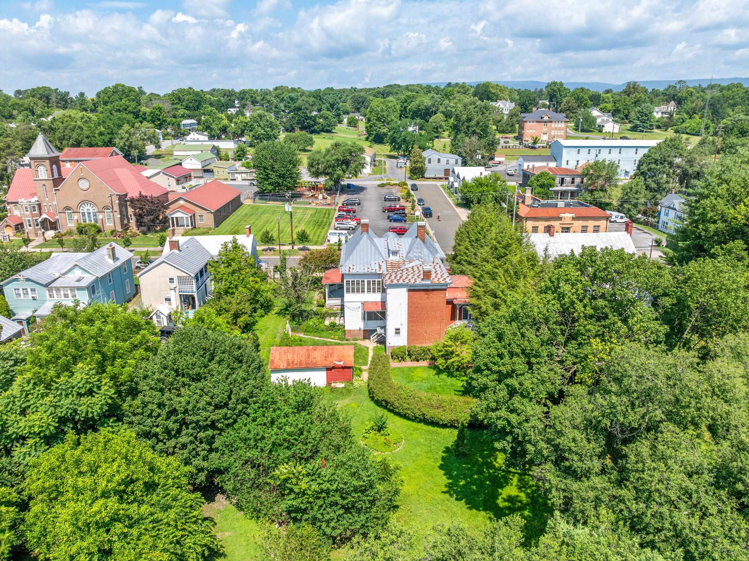 133 S MUHLENBERG ST, WOODSTOCK, Virginia 22664, 5 Bedrooms Bedrooms, ,3 BathroomsBathrooms,Residential,133 S MUHLENBERG ST,666678 MLS # 666678