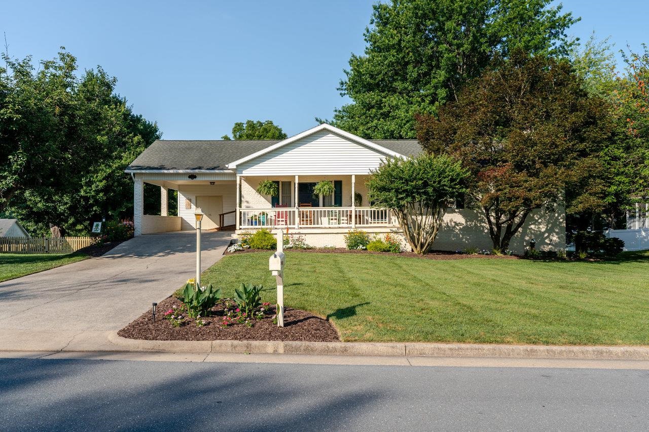 200 MILLER DR, BRIDGEWATER, Virginia 22812, 3 Bedrooms Bedrooms, ,2 BathroomsBathrooms,Residential,200 MILLER DR,666679 MLS # 666679