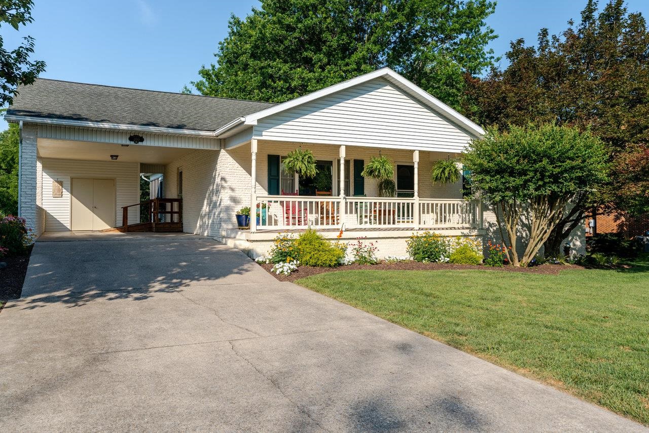 200 MILLER DR, BRIDGEWATER, Virginia 22812, 3 Bedrooms Bedrooms, ,2 BathroomsBathrooms,Residential,200 MILLER DR,666679 MLS # 666679