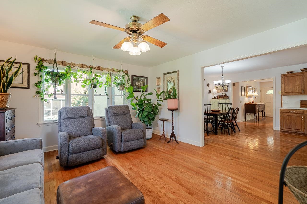 200 MILLER DR, BRIDGEWATER, Virginia 22812, 3 Bedrooms Bedrooms, ,2 BathroomsBathrooms,Residential,200 MILLER DR,666679 MLS # 666679
