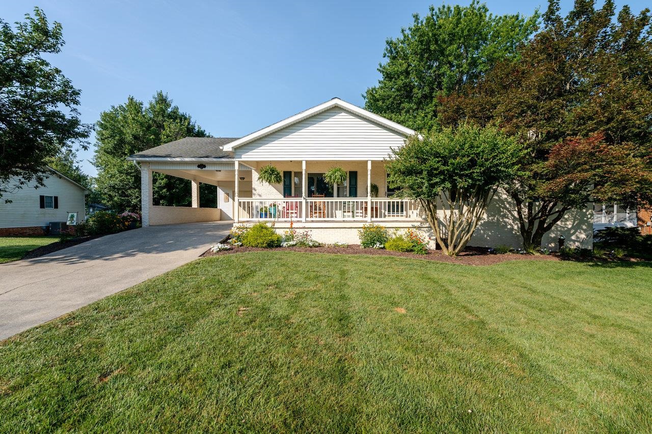 200 MILLER DR, BRIDGEWATER, Virginia 22812, 3 Bedrooms Bedrooms, ,2 BathroomsBathrooms,Residential,200 MILLER DR,666679 MLS # 666679