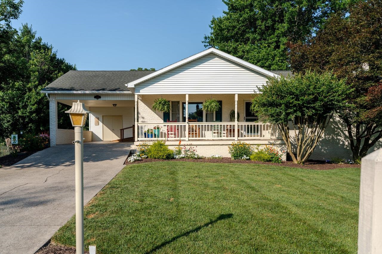 200 MILLER DR, BRIDGEWATER, Virginia 22812, 3 Bedrooms Bedrooms, ,2 BathroomsBathrooms,Residential,200 MILLER DR,666679 MLS # 666679