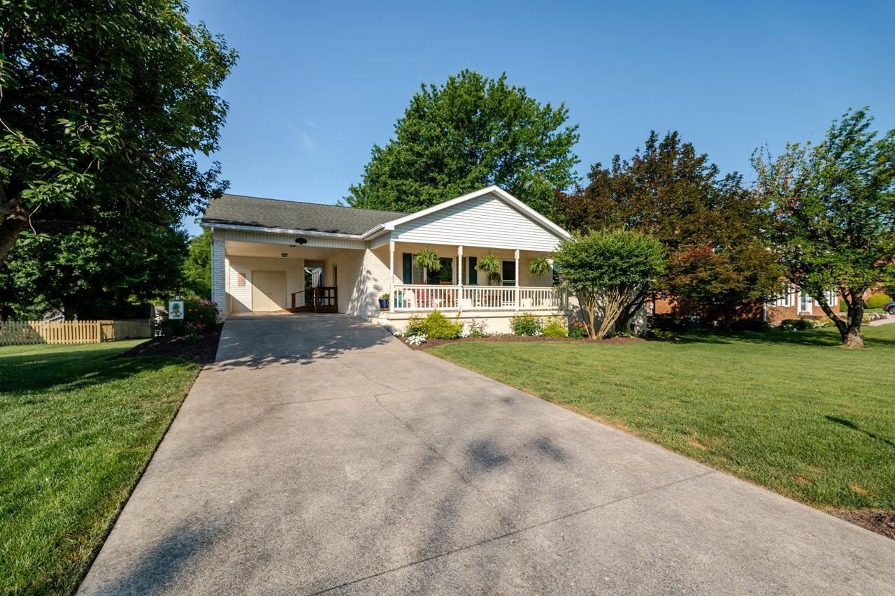 200 MILLER DR, BRIDGEWATER, Virginia 22812, 3 Bedrooms Bedrooms, ,2 BathroomsBathrooms,Residential,200 MILLER DR,666679 MLS # 666679
