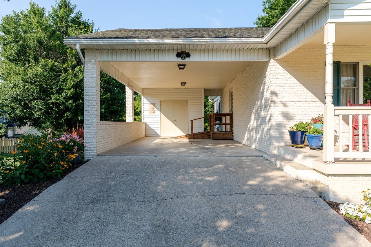 200 MILLER DR, BRIDGEWATER, Virginia 22812, 3 Bedrooms Bedrooms, ,2 BathroomsBathrooms,Residential,200 MILLER DR,666679 MLS # 666679