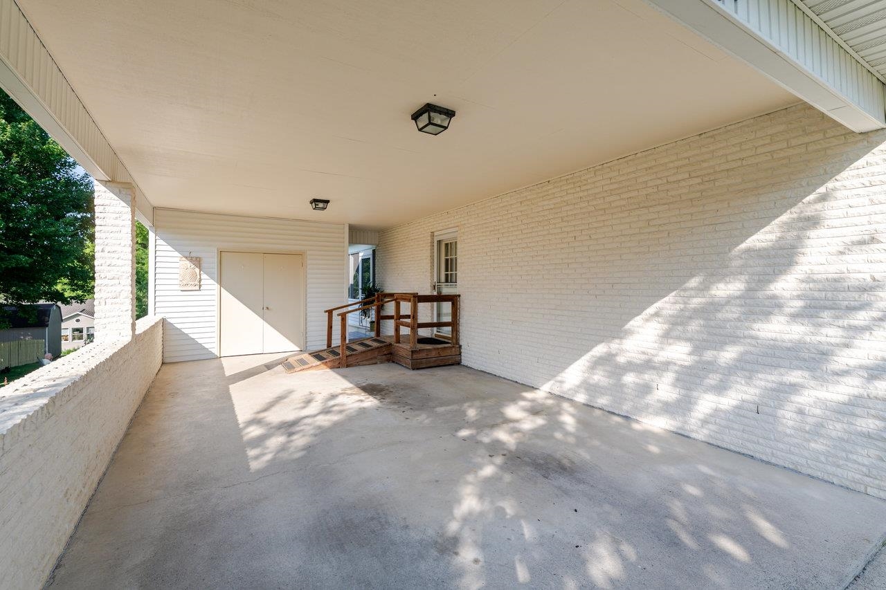200 MILLER DR, BRIDGEWATER, Virginia 22812, 3 Bedrooms Bedrooms, ,2 BathroomsBathrooms,Residential,200 MILLER DR,666679 MLS # 666679