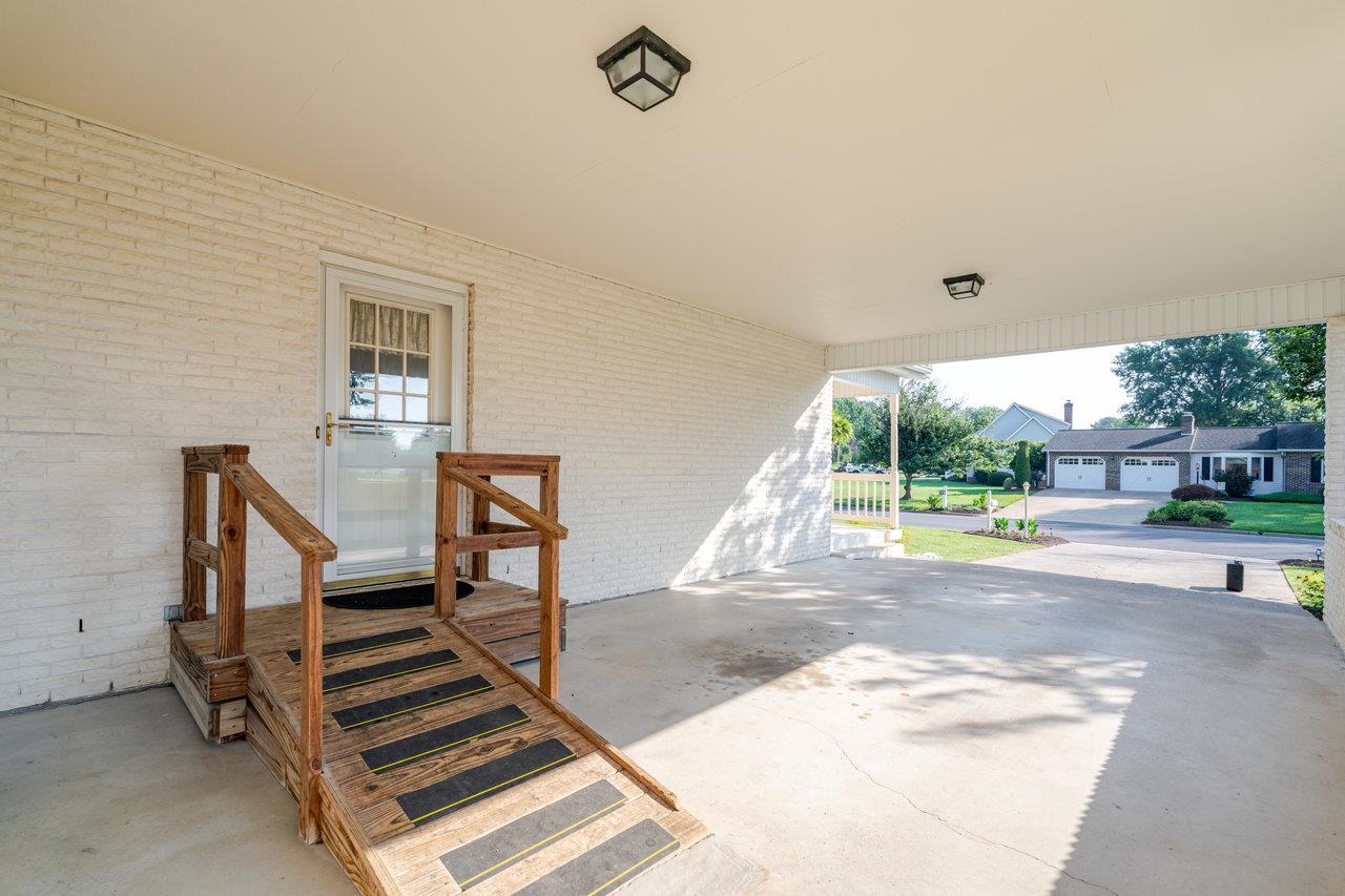 200 MILLER DR, BRIDGEWATER, Virginia 22812, 3 Bedrooms Bedrooms, ,2 BathroomsBathrooms,Residential,200 MILLER DR,666679 MLS # 666679