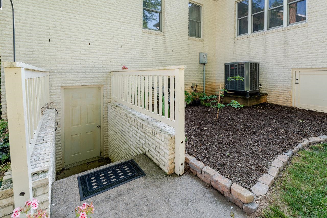 200 MILLER DR, BRIDGEWATER, Virginia 22812, 3 Bedrooms Bedrooms, ,2 BathroomsBathrooms,Residential,200 MILLER DR,666679 MLS # 666679