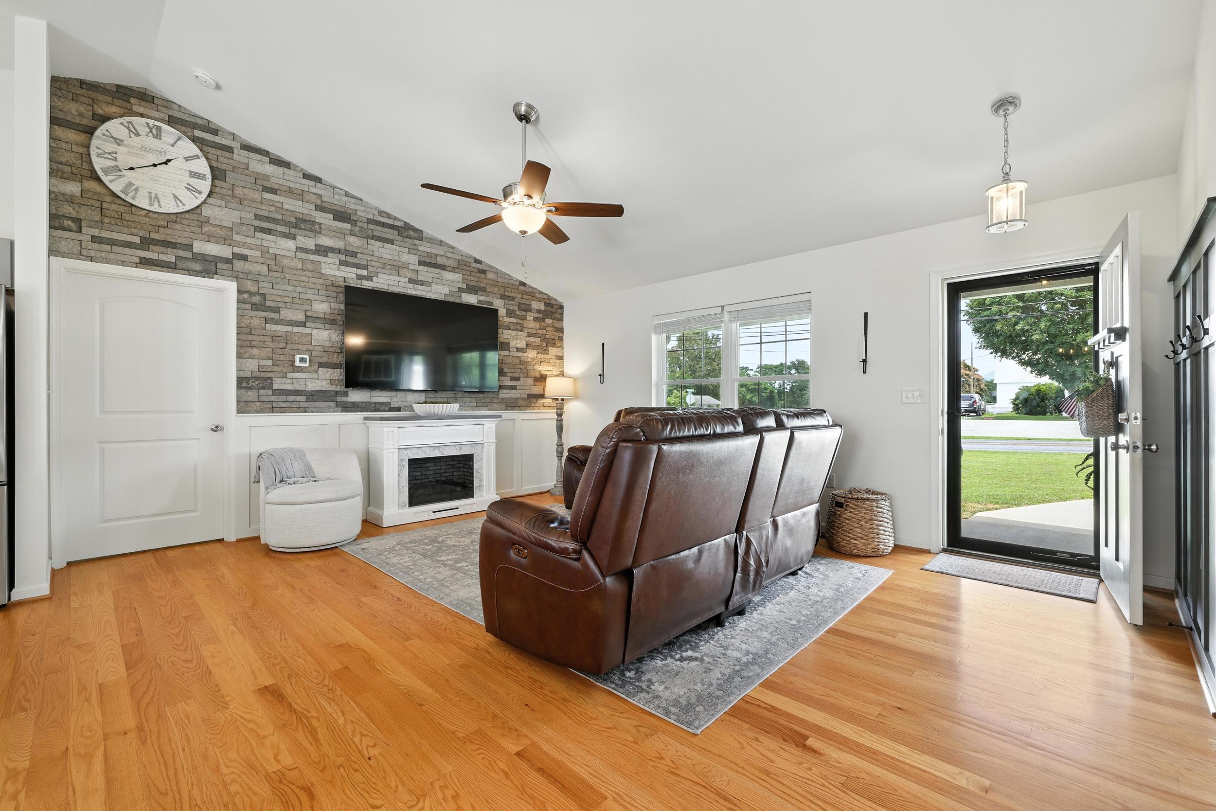 250 FAIRVIEW RD, LURAY, Virginia 22835, 3 Bedrooms Bedrooms, ,2 BathroomsBathrooms,Residential,250 FAIRVIEW RD,666682 MLS # 666682