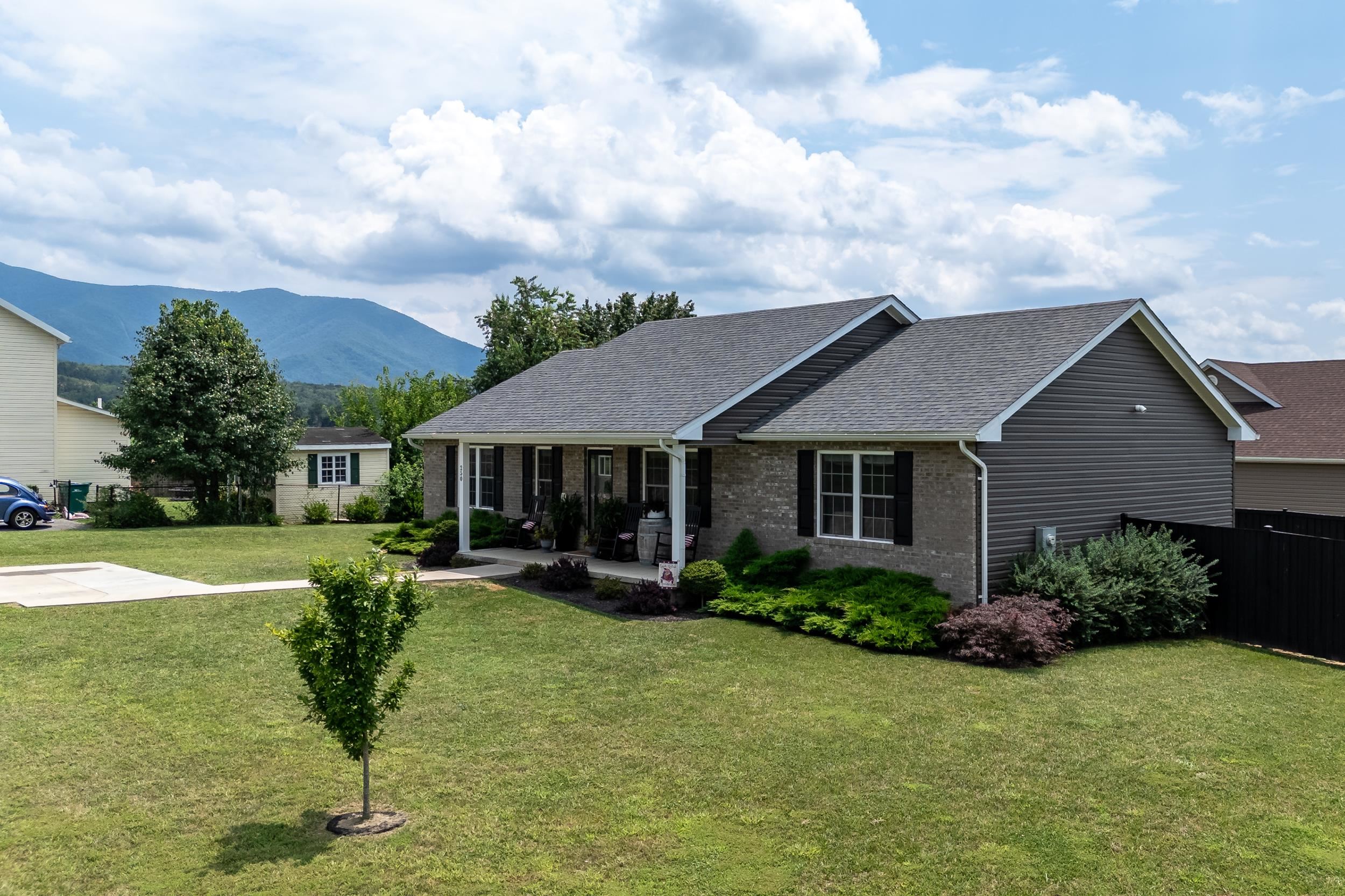 250 FAIRVIEW RD, LURAY, Virginia 22835, 3 Bedrooms Bedrooms, ,2 BathroomsBathrooms,Residential,250 FAIRVIEW RD,666682 MLS # 666682
